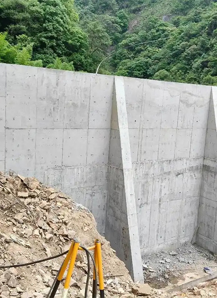 沧州黄骅重力式挡土墙